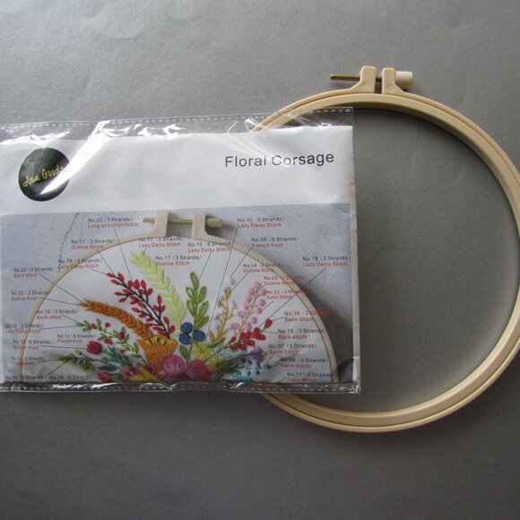 Ana Goods Floral Corsage Embroidery DIY Art Kit with hoop, stamped cloth & floss - Picture 2 of 9